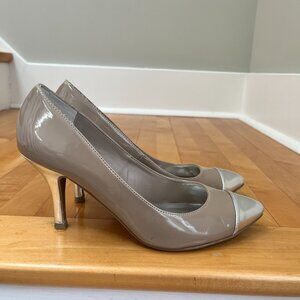 Vintage patent leather Chinese Laundry taupe heels with metallic details Size 8